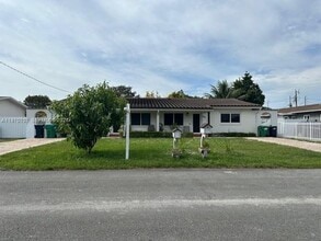 Building Photo - 312 SW 76th Ct