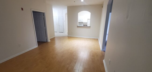 Building Photo - 3/2 Condo in Gated Community