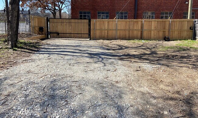 Foto del edificio - 1704 S Jennings Ave