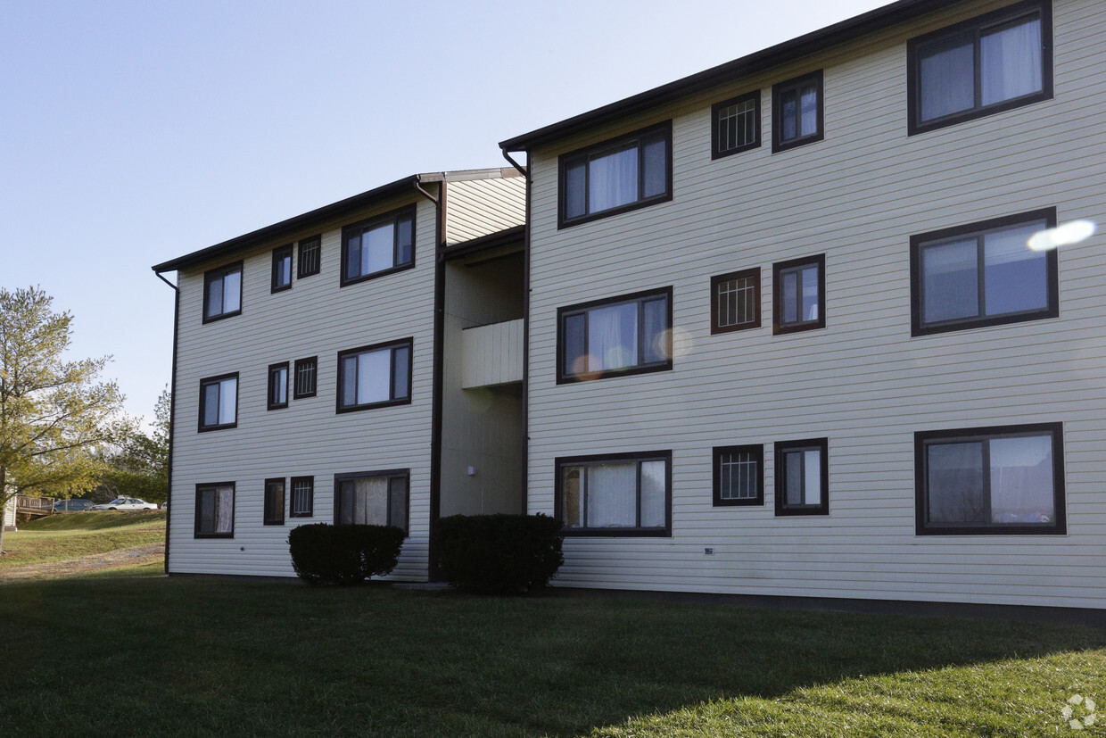 Primary Photo - Cedar Creek Apartments