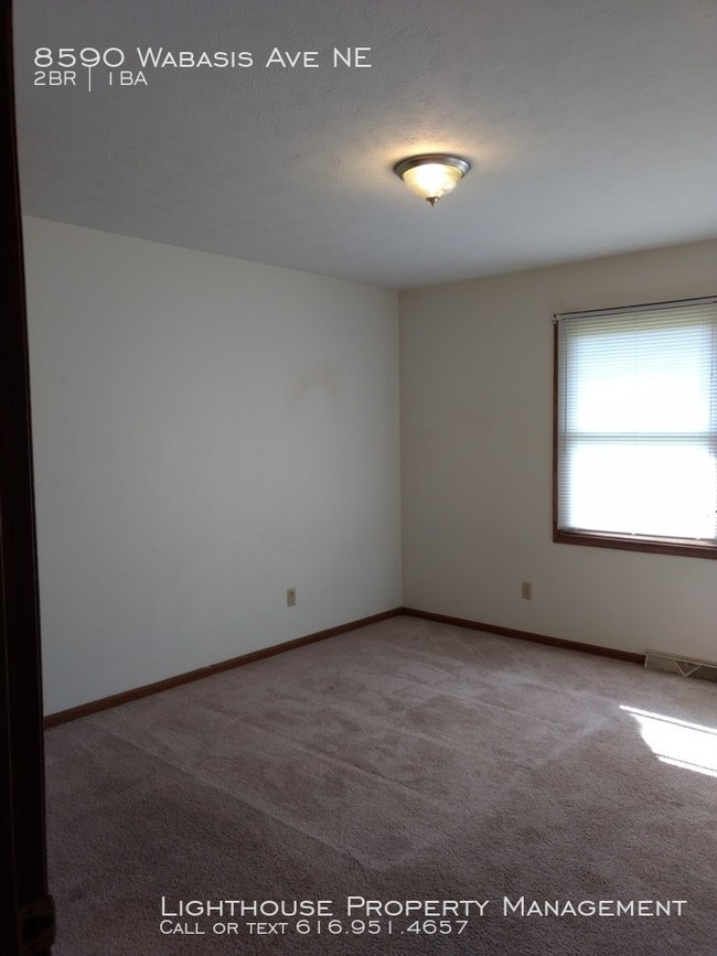 Building Photo - Two Bedroom Duplex in Rockford