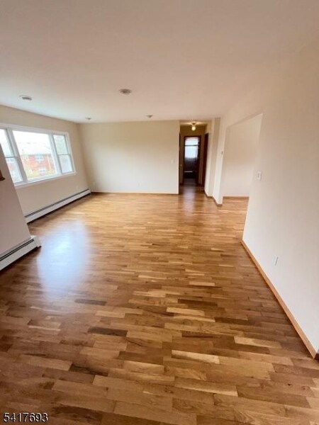 Foto del edificio - 293 Adriana St