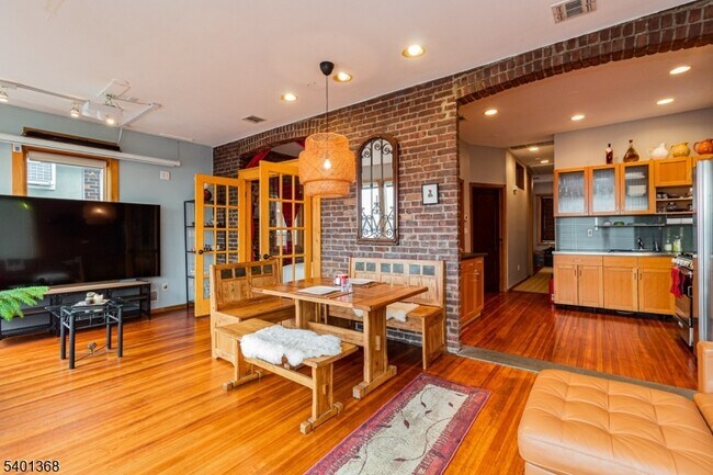 Foto del edificio - 152 Pine St