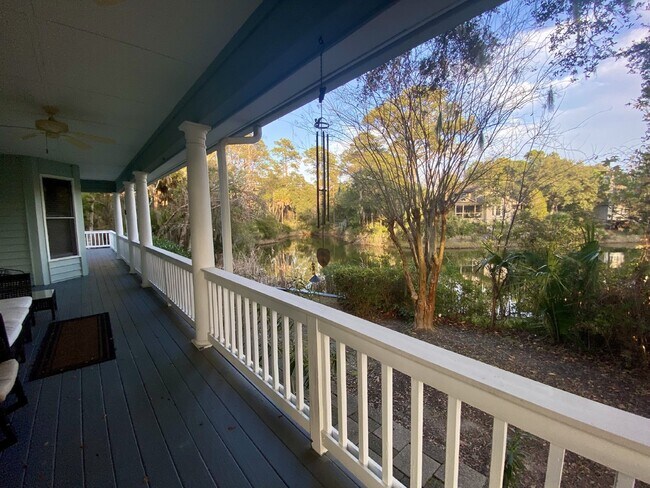 Building Photo - Moss Creek Home with a Gorgeous Water View!