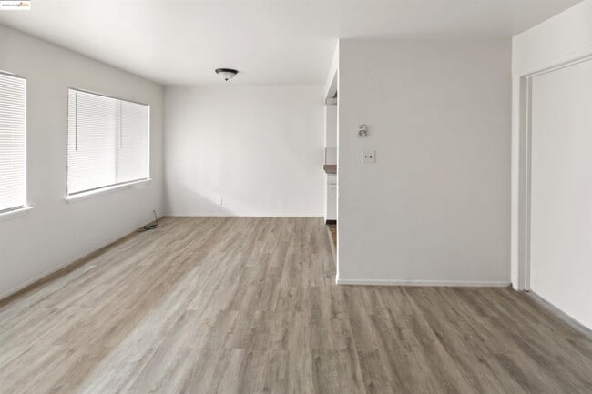 Building Photo - 2811 Nicol Ave