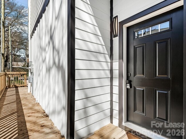 Building Photo - 1310 N Davidson St