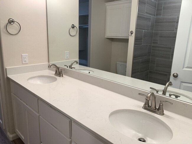 Foto del edificio - 3 bedroom duplex in Newcastle