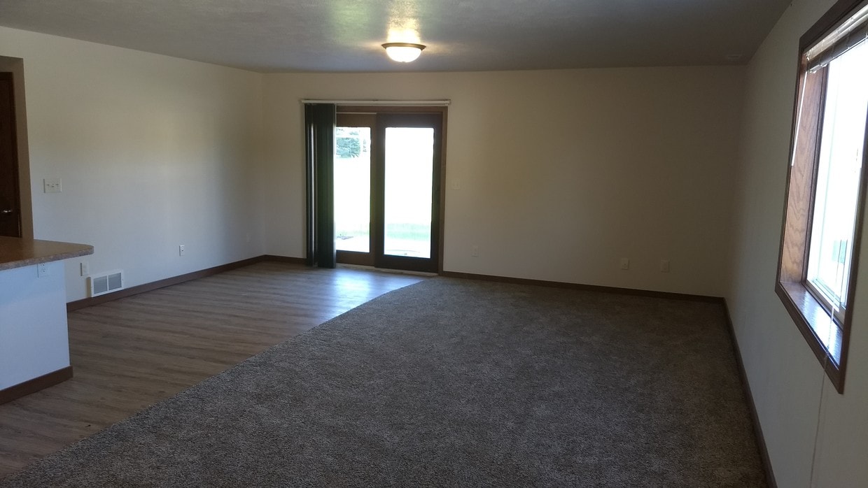 231 Centennial Dr Unit 1, North Sioux City, SD 57049 Apartment for