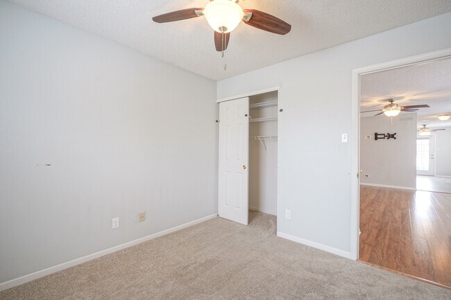 Foto del edificio - 14780 Fawn Hollow Ln