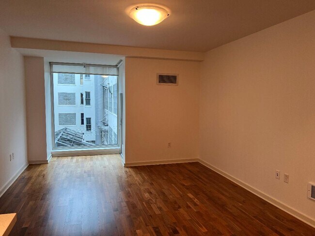 Foto del edificio - 555 4th St