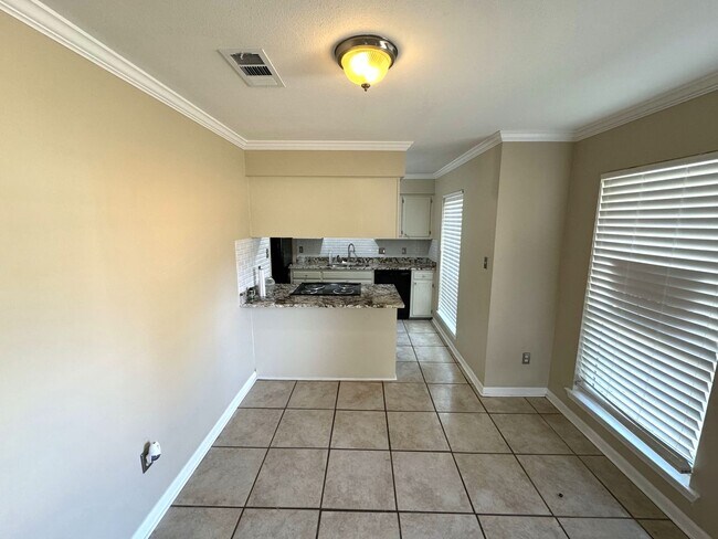Foto del edificio - 2 Bedroom 1 Bath townhome located in Barrington Estates