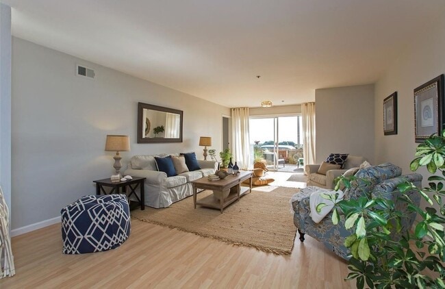 Building Photo - Live by the Bay: Renovated 2 Bed, 2 Bath