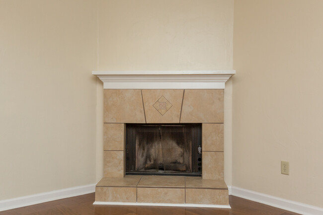 Building Photo - 202 Parkbrook Cir