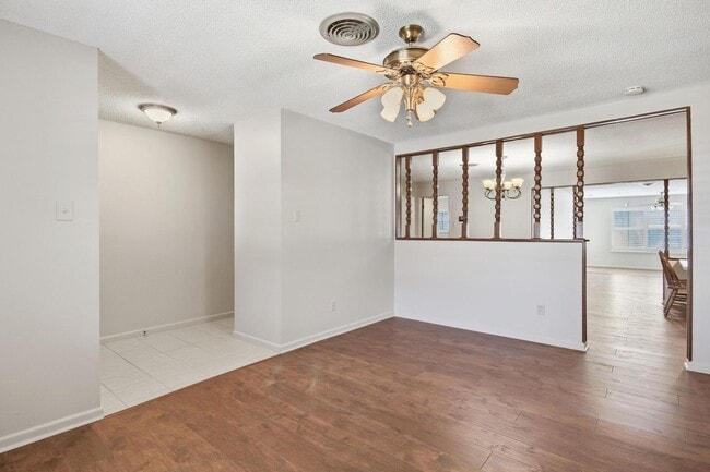 Building Photo - 3717 Brookhollow Dr