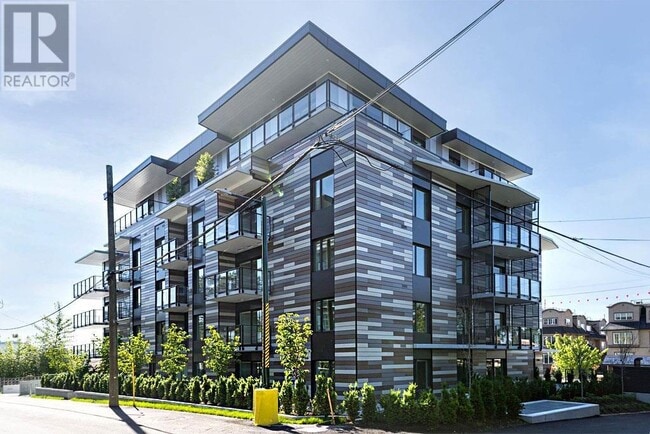Photo du bâtiment - 477-477 W 59th Ave