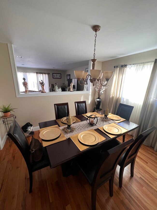Dining Room - 68 7th Ave