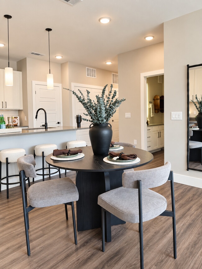 Dining Area - Icon Apartment Homes at Lovell Road