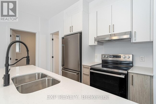 Photo du bâtiment - 1369 Louis Ln