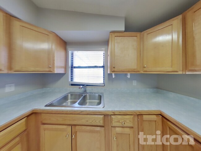 Foto del edificio - 11249 Emuness Rd