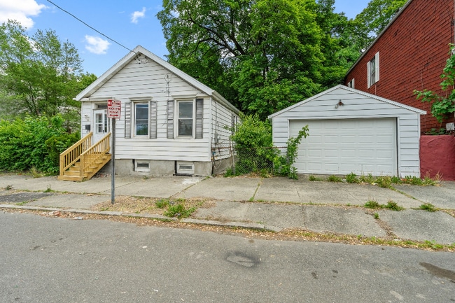 Building Photo - 372 9th St