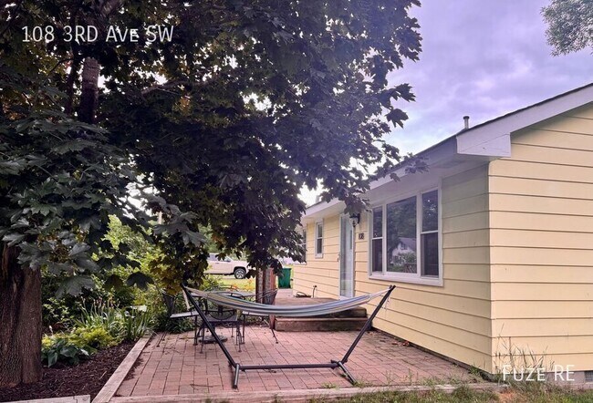 Building Photo - 108 3rd Ave SW