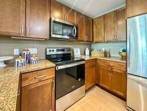 Building Photo - 25 Stonehaven Dr