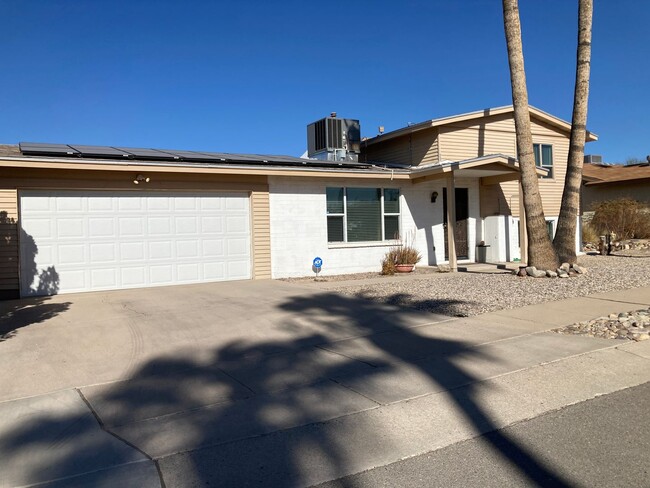 Building Photo - Northwest POOL Home with SOLAR