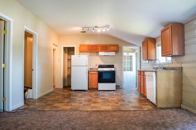 Building Photo - 1604 E Main St