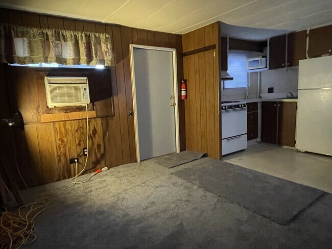 Building Photo - Affordable Duplex mobile-home!