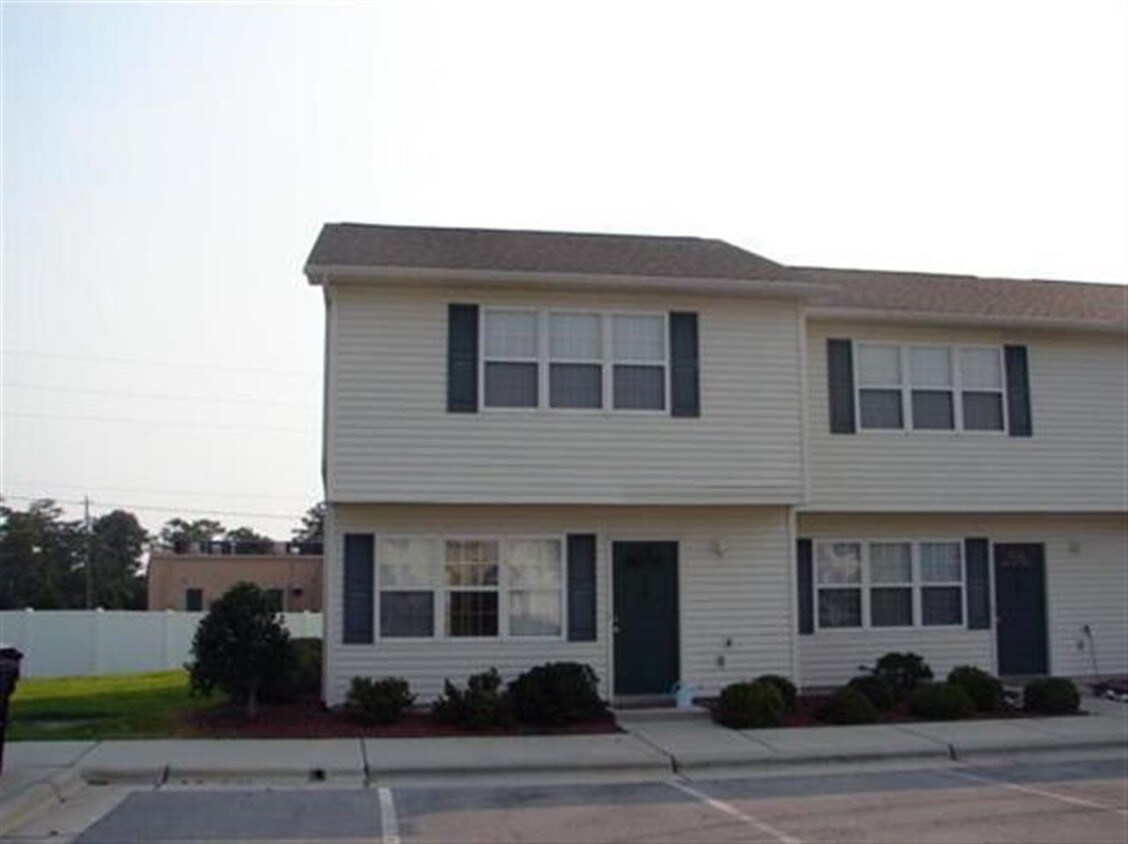 14 Pirates Cove Dr, Swansboro, NC 28584 Townhome Rentals in Swansboro