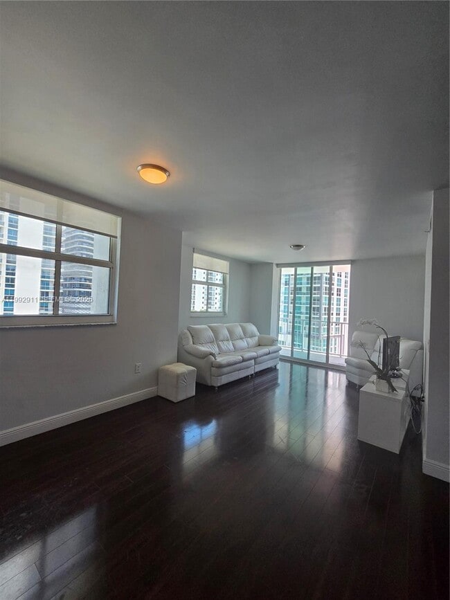 Building Photo - 1250 S Miami Ave