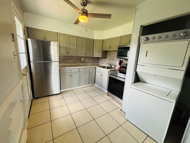 Foto del edificio - 2 Bedroom 1 bath Duplex