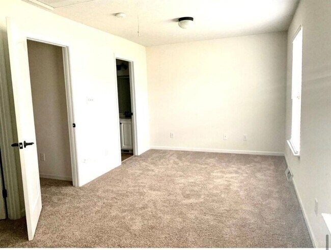 Foto del edificio - Tavern Grove Townhome in Campbell County