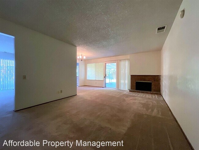 Foto del edificio - 3 br, 2 bath House - 4845 Sally Court