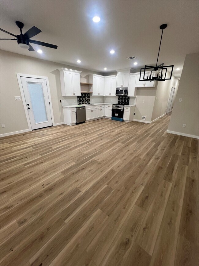 Foto del edificio - 5325 Kenilwood Dr