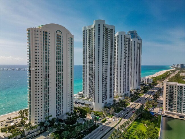 Foto del edificio - 16047 Collins Ave