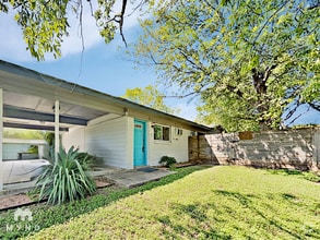 Building Photo - 1604 Parker Ln