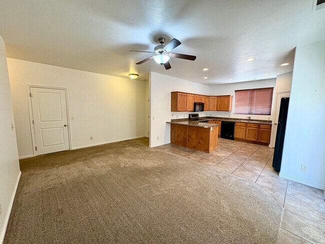 Building Photo - 520 N 2480 W