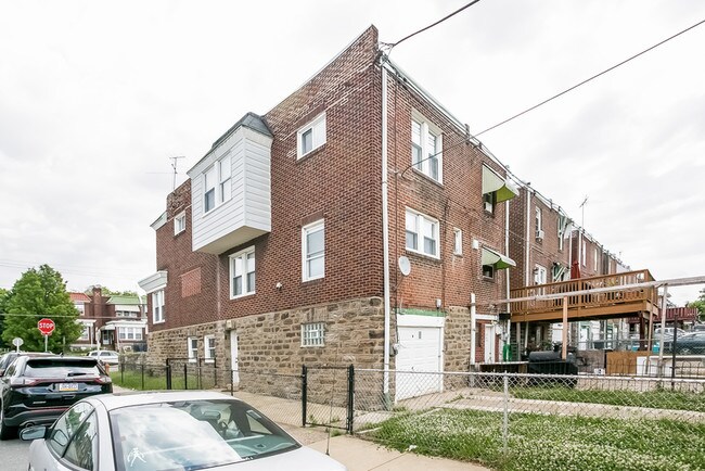 Building Photo - 3100 Unruh Ave