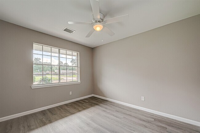 Building Photo - 8619 Valley Meadow Dr