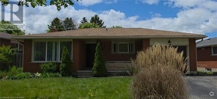 Building Photo - 37 Montcalm Dr