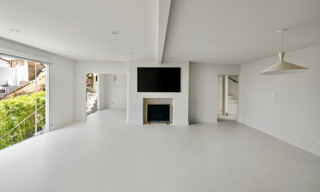 Building Photo - Hollywood Hills Modern Retreat | Panoramic City Views, Resort-Style Pool & Spa, Chef's Kitchen | ...