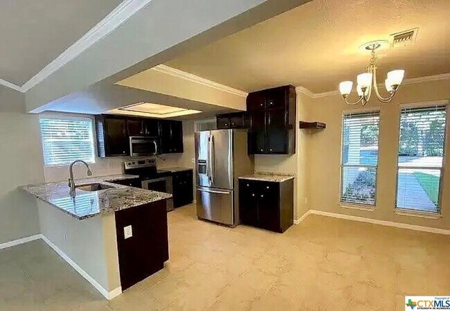Foto del edificio - 1420 N LBJ Dr