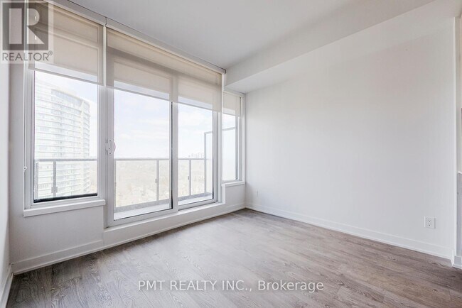 Photo du bâtiment - 1928-1928 Lake Shore Blvd W