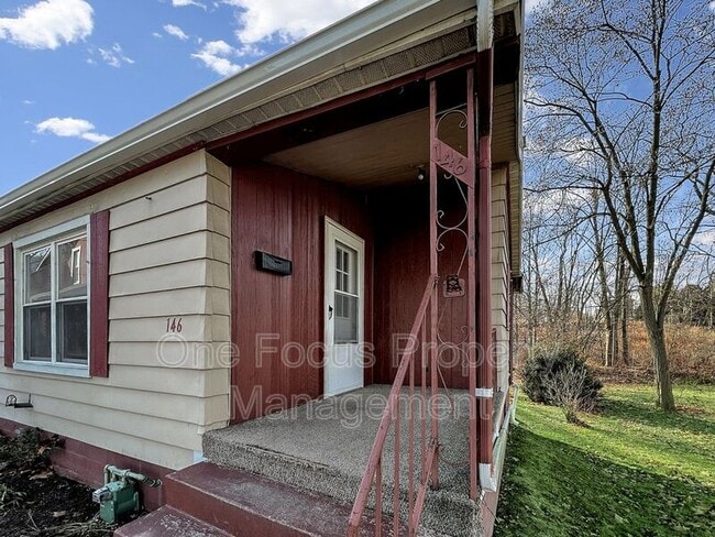 Building Photo - 146 Valley St