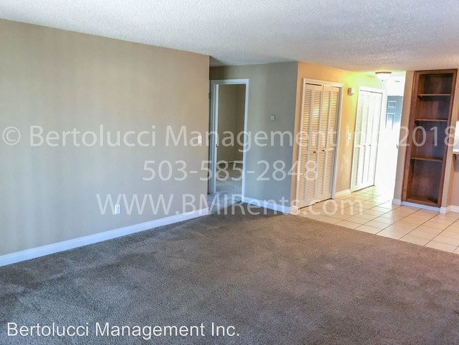 Building Photo - 1102 Orchard Ct N