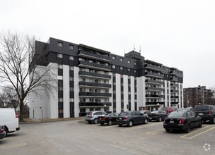 Building Photo - 39 Willow Road