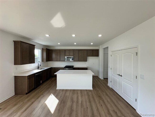 Building Photo - 4881 Marquette Dr