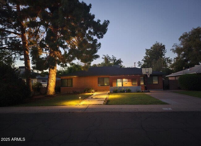 Foto del edificio - 1520 W Berridge Ln