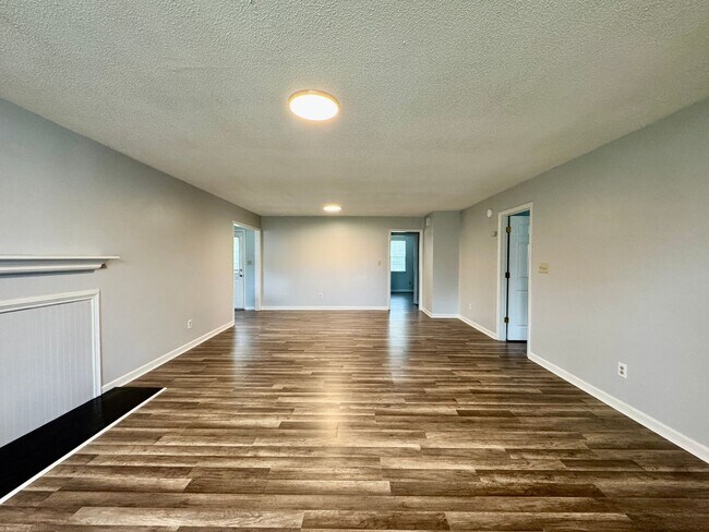 Foto del edificio - 4 Bedrooms/2 Bath Ranch Home!